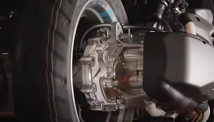 Yamaha Xmax Sphev: lo scooter ibrido che anticipa il futuro - Foto 2 di 5