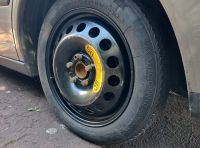 Gomme auto: cosa fare in caso di foratura e cosa avere a bordo