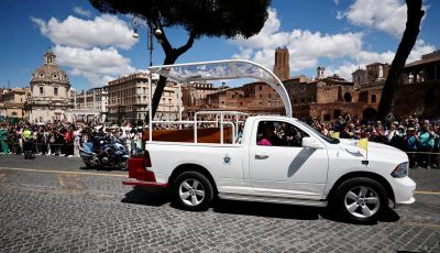 Papa Francesco: un pick-up usato per l’ultimo viaggio