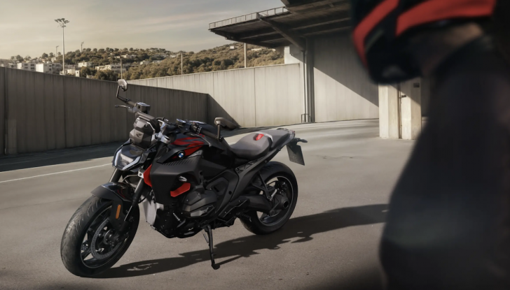 BMW R 1300 R 2025: più potente, tecnologica e aggressiva che mai - Foto 4 di 9