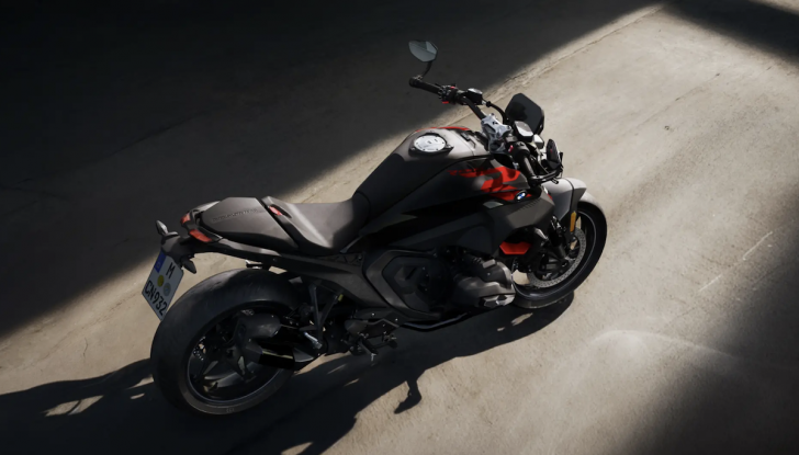 BMW R 1300 R 2025: più potente, tecnologica e aggressiva che mai - Foto 5 di 9