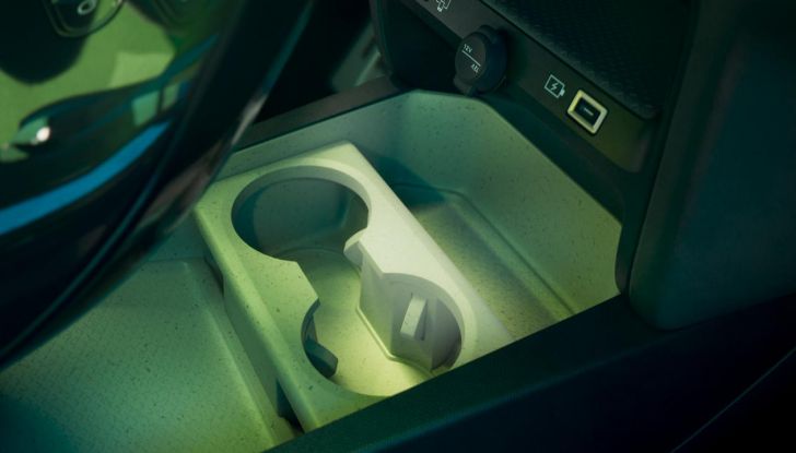 Citroën C5 Aircross 2026: più potenza, spazio e digitalizzazione - Foto 4 di 76