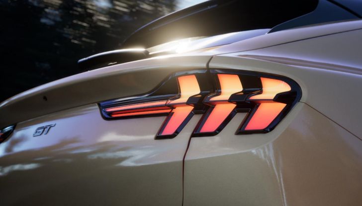 Ford Mustang Mach-E 2025: più efficiente, più pratica - Foto 14 di 15