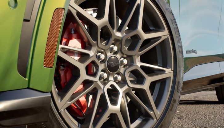 Ford Mustang Mach-E 2025: più efficiente, più pratica - Foto 5 di 15