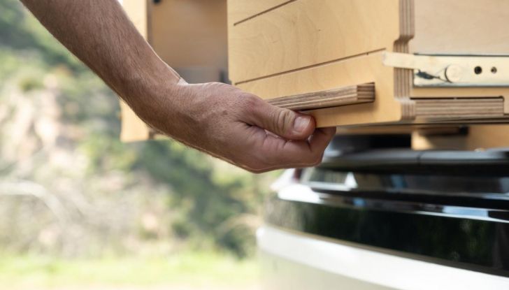 Da SUV a mini-camper: il kit modulare di VanLab che trasforma il tuo veicolo in 3 ore - Foto 8 di 26