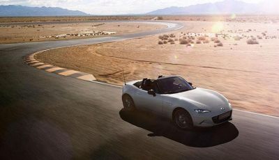 Mazda MX-5 2025: la roadster giapponese si rinnova con le serie speciali Kazari e Homura