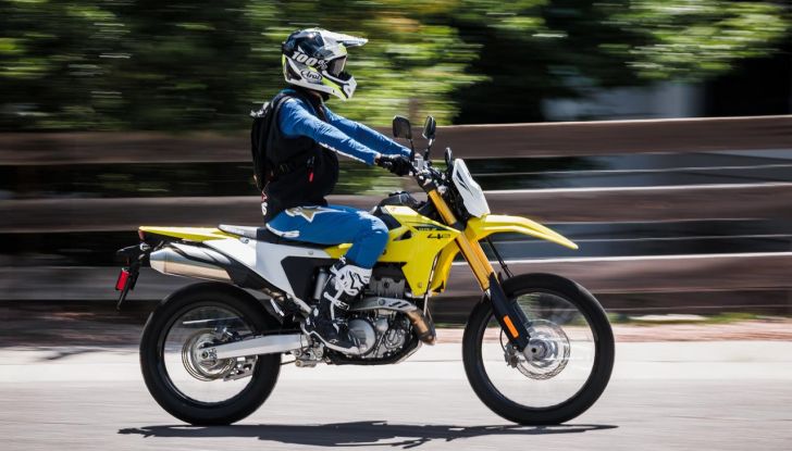 Suzuki DR-Z4S e DR-Z4SM 2025: leggerezza, potenza e tecnologia - Foto 10 di 15