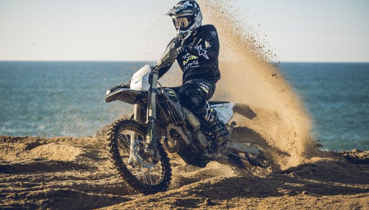 Triumph lancia le nuove TF 250-E e TF 450-E 2026 per l’enduro estremo - Foto 7 di 8
