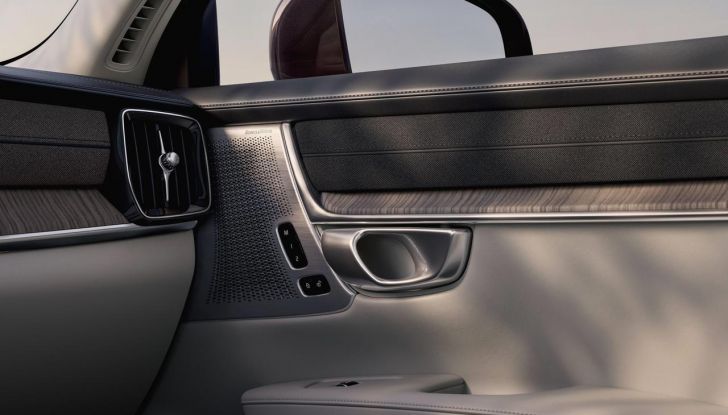 Volvo S90 2026: la berlina che sfida il tempo e le mode - Foto 19 di 23