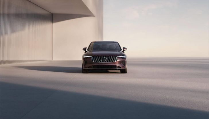 Volvo S90 2026: la berlina che sfida il tempo e le mode - Foto 5 di 23