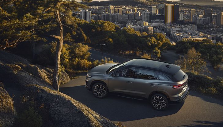 Renault Austral 2025: caratteristiche, design, allestimenti, motori e prezzi del rinnovato SUV ibrido - Foto 6 di 15