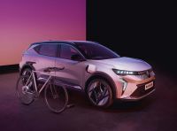 Renault Scenic E-Tech 2025: nuova funzione One Pedal e caricabatterie bidirezionale di serie