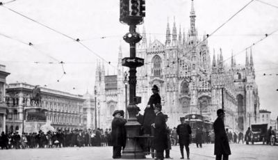 Il primo semaforo d’Italia fu acceso a Milano un secolo (e un giorno) fa