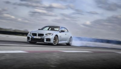 BMW M2 CS 2026: 530 CV di pura adrenalina, ma addio al cambio manuale