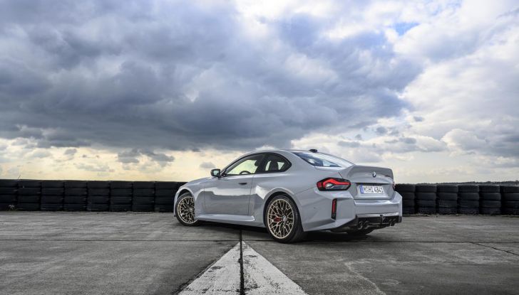 BMW M2 CS 2026: 530 CV di pura adrenalina, ma addio al cambio manuale - Foto 113 di 114