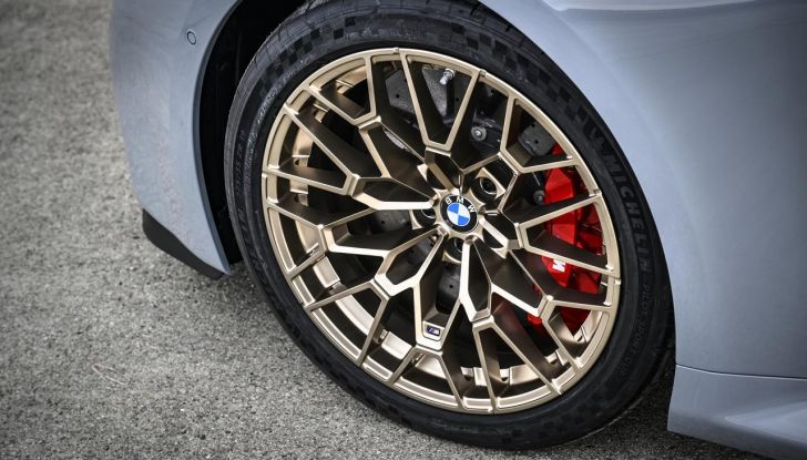 BMW M2 CS 2026: 530 CV di pura adrenalina, ma addio al cambio manuale - Foto 13 di 114