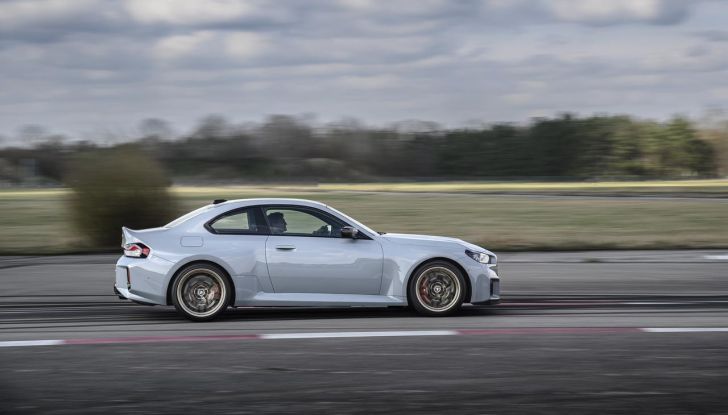 BMW M2 CS 2026: 530 CV di pura adrenalina, ma addio al cambio manuale - Foto 19 di 114