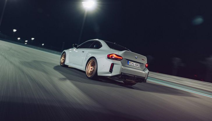 BMW M2 CS 2026: 530 CV di pura adrenalina, ma addio al cambio manuale - Foto 20 di 114