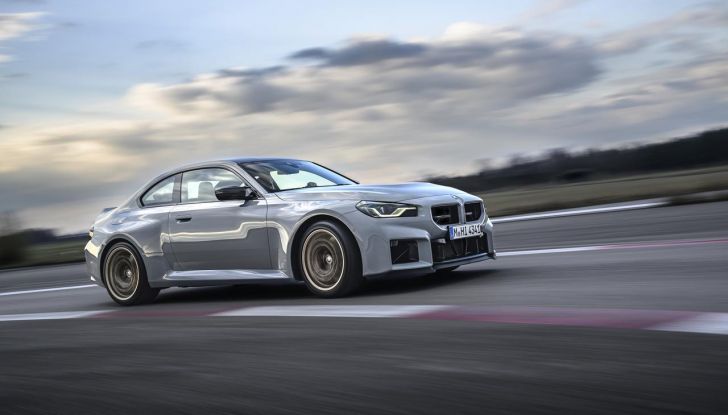 BMW M2 CS 2026: 530 CV di pura adrenalina, ma addio al cambio manuale - Foto 23 di 114