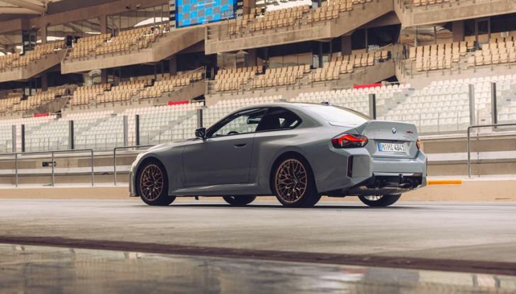 BMW M2 CS 2026: 530 CV di pura adrenalina, ma addio al cambio manuale - Foto 31 di 114