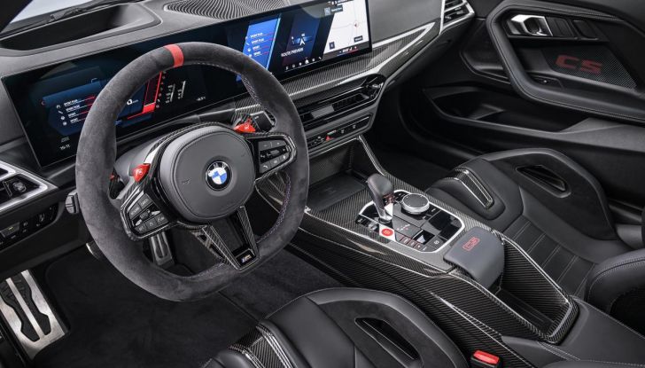 BMW M2 CS 2026: 530 CV di pura adrenalina, ma addio al cambio manuale - Foto 36 di 114