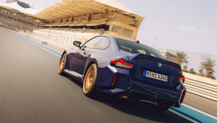 BMW M2 CS 2026: 530 CV di pura adrenalina, ma addio al cambio manuale - Foto 38 di 114