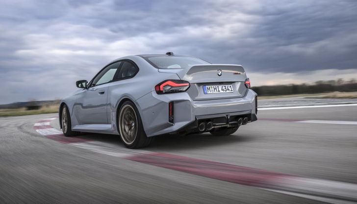BMW M2 CS 2026: 530 CV di pura adrenalina, ma addio al cambio manuale - Foto 39 di 114