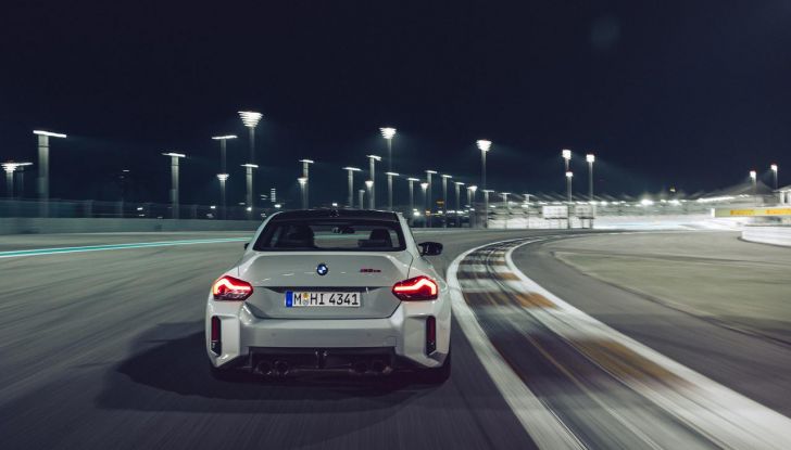 BMW M2 CS 2026: 530 CV di pura adrenalina, ma addio al cambio manuale - Foto 41 di 114