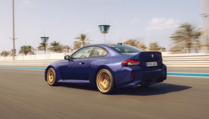 BMW M2 CS 2026: 530 CV di pura adrenalina, ma addio al cambio manuale - Foto 48 di 114