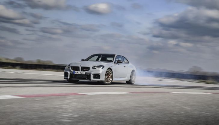 BMW M2 CS 2026: 530 CV di pura adrenalina, ma addio al cambio manuale - Foto 49 di 114