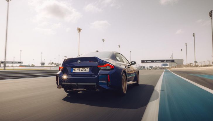 BMW M2 CS 2026: 530 CV di pura adrenalina, ma addio al cambio manuale - Foto 64 di 114