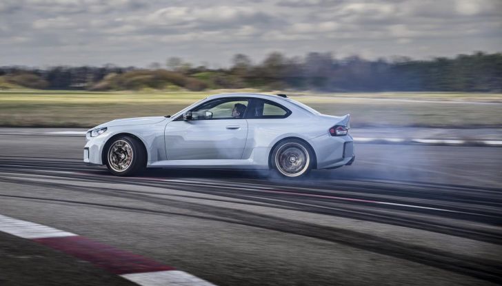 BMW M2 CS 2026: 530 CV di pura adrenalina, ma addio al cambio manuale - Foto 74 di 114