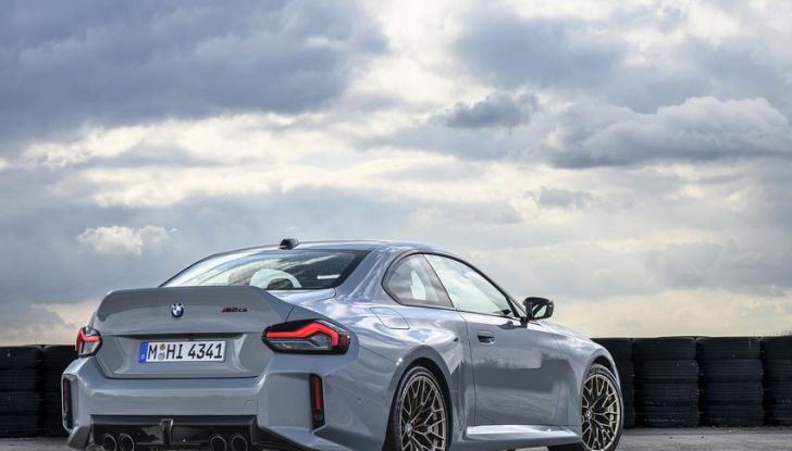 BMW M2 CS 2026: 530 CV di pura adrenalina, ma addio al cambio manuale - Foto 76 di 114