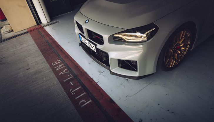 BMW M2 CS 2026: 530 CV di pura adrenalina, ma addio al cambio manuale - Foto 10 di 114