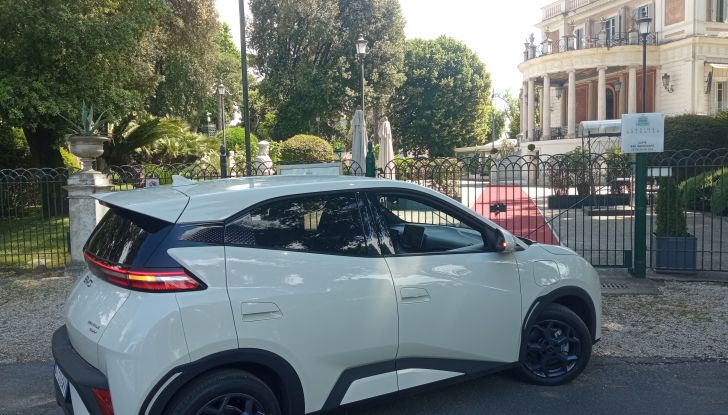 BYD Dolphin Surf prova su strada, prestazioni e prezzi - Foto 21 di 24