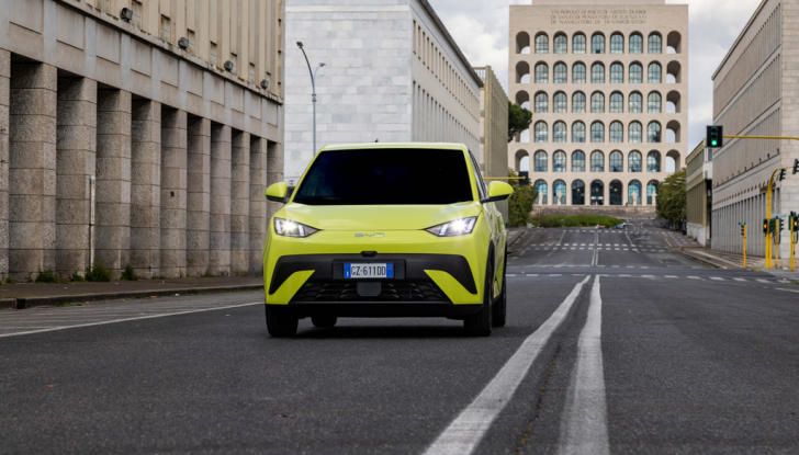 BYD Dolphin Surf prova su strada, prestazioni e prezzi - Foto 3 di 24