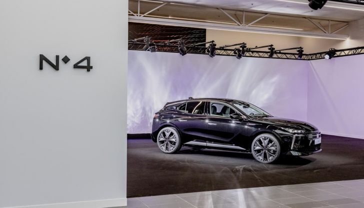 DS N°4: la compatta che punta tutto su comfort e design alla francese - Foto 36 di 66