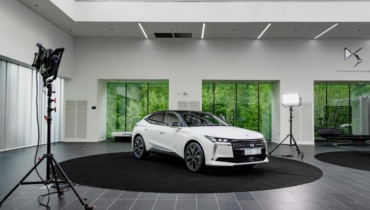 DS N°4: la compatta che punta tutto su comfort e design alla francese - Foto 15 di 66