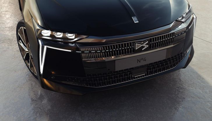 DS N°4: la compatta che punta tutto su comfort e design alla francese - Foto 3 di 66