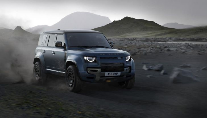 Land Rover Defender 2026: più smart, più bella, sempre inarrestabile - Foto 14 di 49