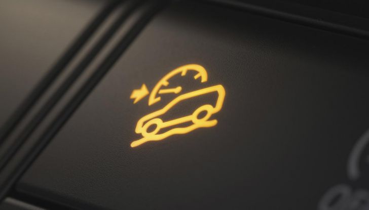 Land Rover Defender 2026: più smart, più bella, sempre inarrestabile - Foto 16 di 49