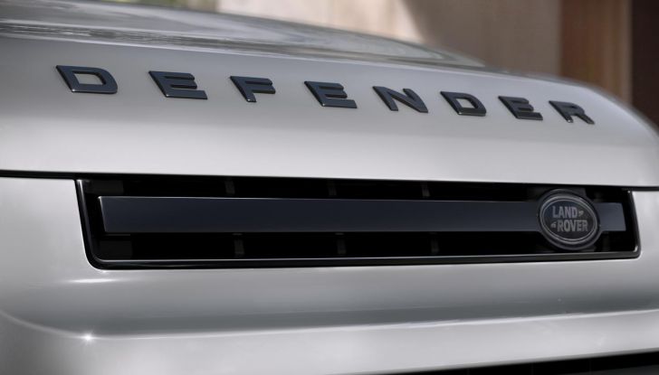 Land Rover Defender 2026: più smart, più bella, sempre inarrestabile - Foto 27 di 49