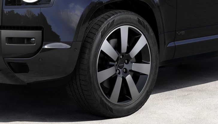 Land Rover Defender 2026: più smart, più bella, sempre inarrestabile - Foto 39 di 49