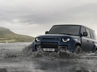 Land Rover Defender 2026: più smart, più bella, sempre inarrestabile