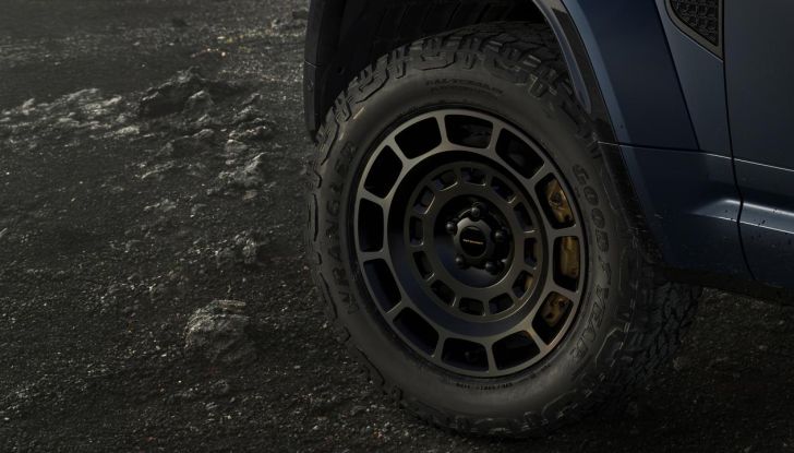 Land Rover Defender 2026: più smart, più bella, sempre inarrestabile - Foto 7 di 49