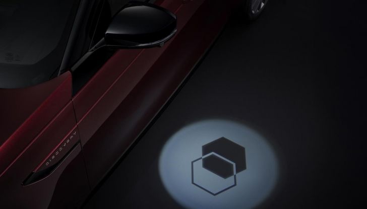 Land Rover Discovery compie 35 anni: ecco le esclusive edizioni Tempest e Gemini - Foto 13 di 33