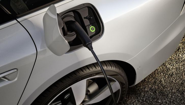 Nuova Audi A6 e-hybrid quattro