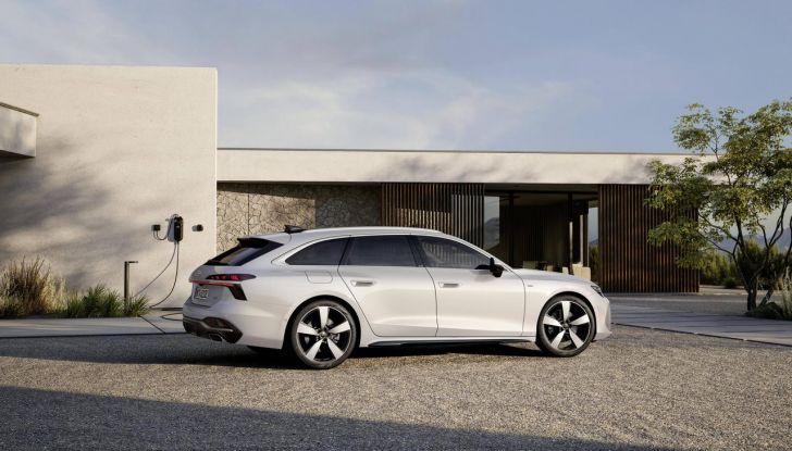 Nuova Audi A6 e-hybrid quattro