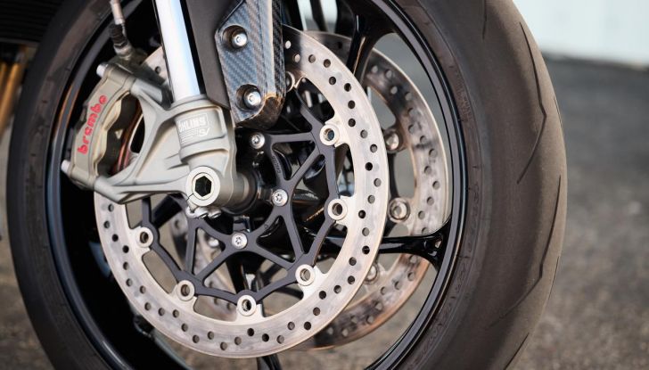Triumph Speed Triple 1200 RX: tanta potenza in appena 1200 esemplari - Foto 8 di 43