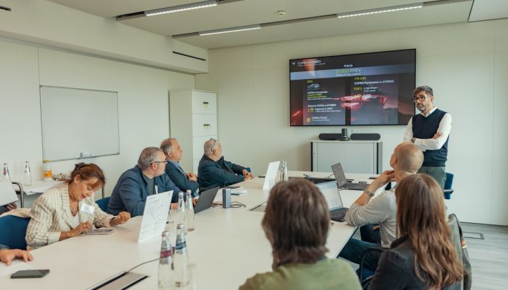 Gamma Cupra e-HYBRID: più autonomia, prestazioni e tecnologia - Foto 14 di 63